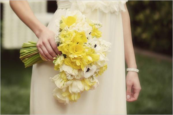 Bouquets & Arrangements, http://www.elizabethannedesigns.com/blog/page/8/bouquet, flowers, daffodi