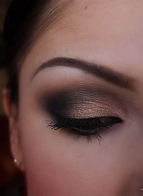 Beauty, make-up, beauty, eyeshadow, gold, black, eyeliner