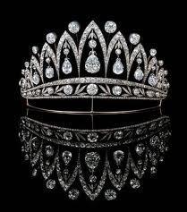 Tiaras & veils