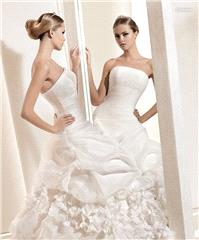 https://www.benemulti.com/en/la-sposa/3953-la-sposa-dominic-bridal-gown-2011-ls11dominicbg.html