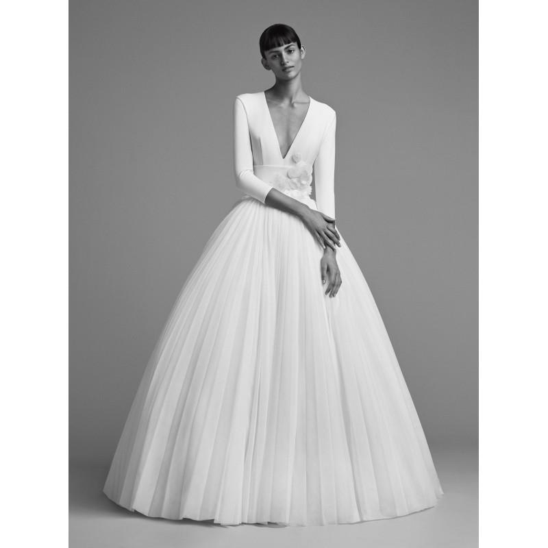 My Stuff, Viktor&Rolf Fall/Winter 2018 V-Neck Elegant Hand-made Flowers Ivory Floor-Length Tulle Bal